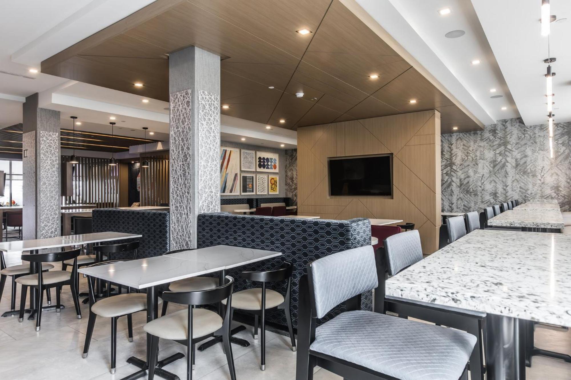 Holiday Inn Express & Suites - Toronto Airport South By Ihg Exterior foto