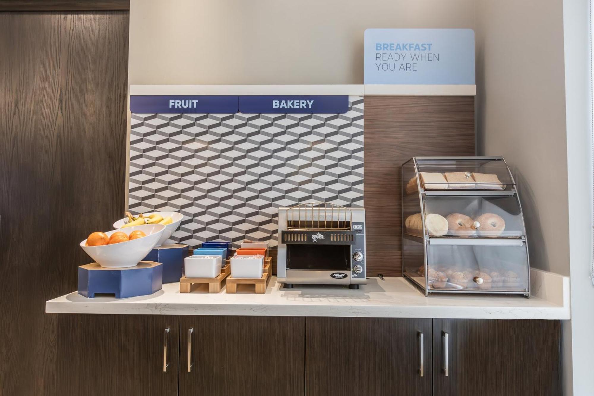 Holiday Inn Express & Suites - Toronto Airport South By Ihg Exterior foto