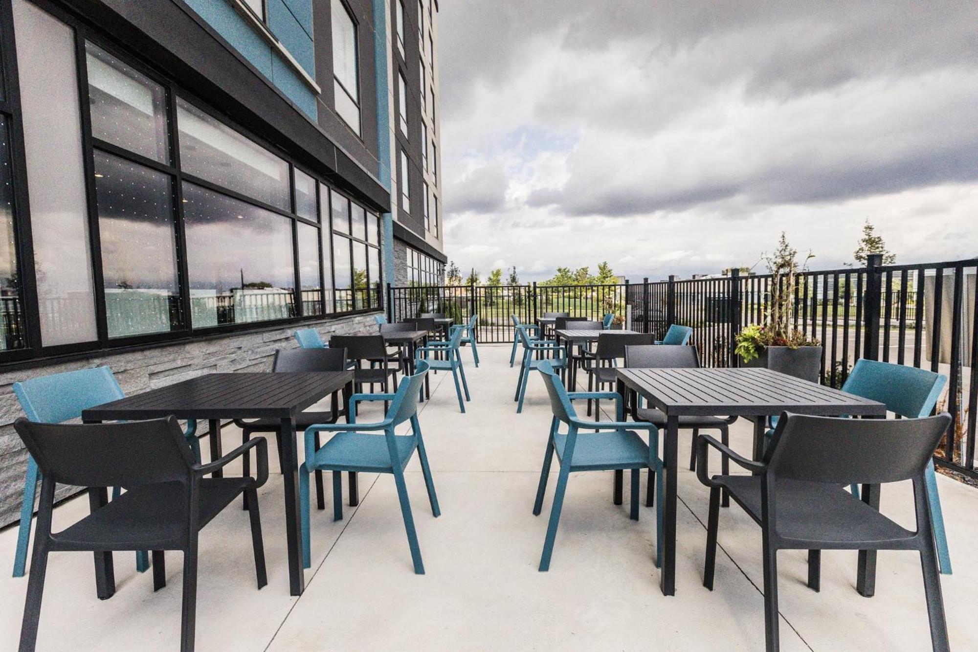 Holiday Inn Express & Suites - Toronto Airport South By Ihg Exterior foto